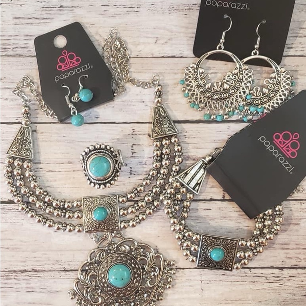Paparazzi Silver and Turquoise Necklace Set